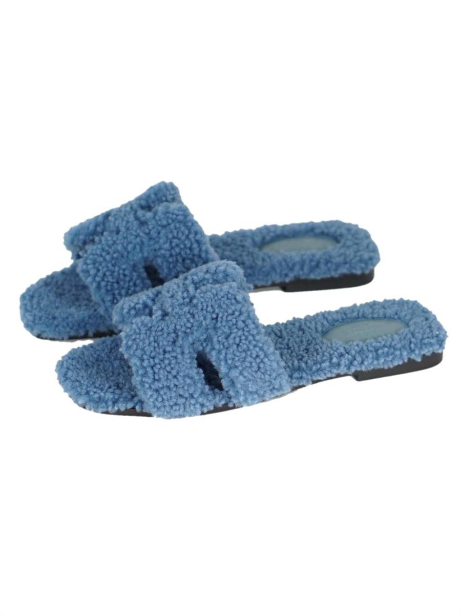 SANDALEN - HERMÈS ORAN SHEARLING BLAU